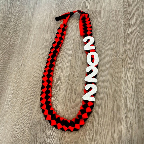 Red and Black Graduation Lei - Picture 2 of 3